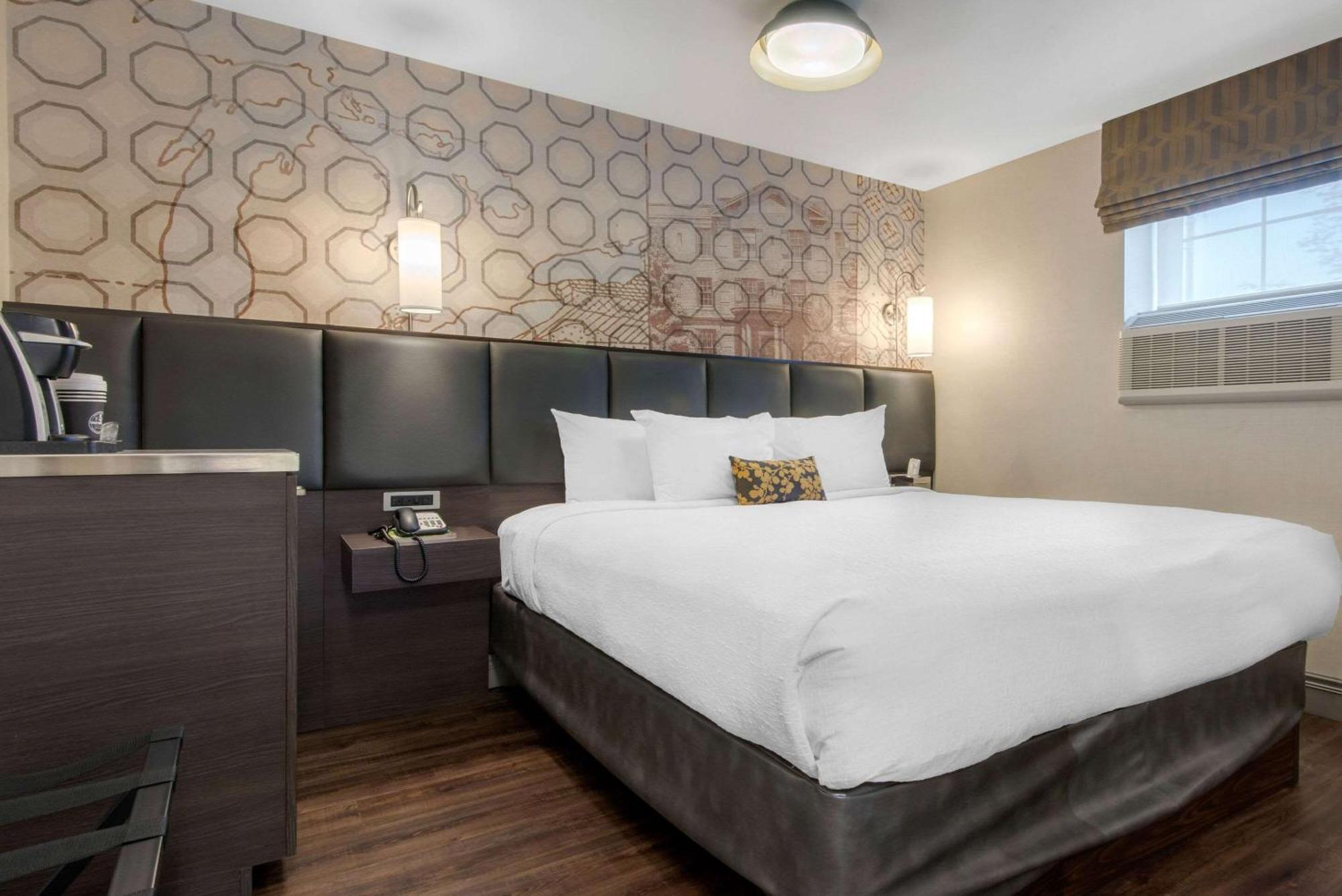 The Champlain Waterfront Hotel Ascend Hotel Collection Orillia Eksteriør billede