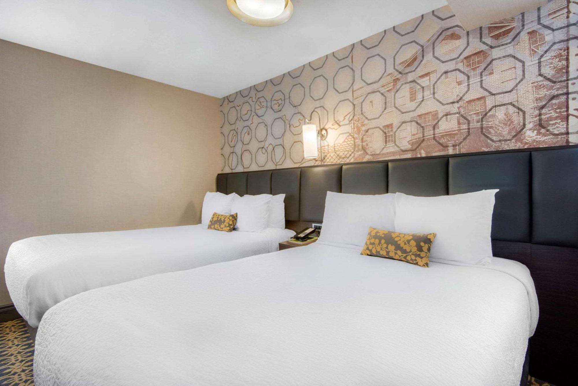The Champlain Waterfront Hotel Ascend Hotel Collection Orillia Eksteriør billede
