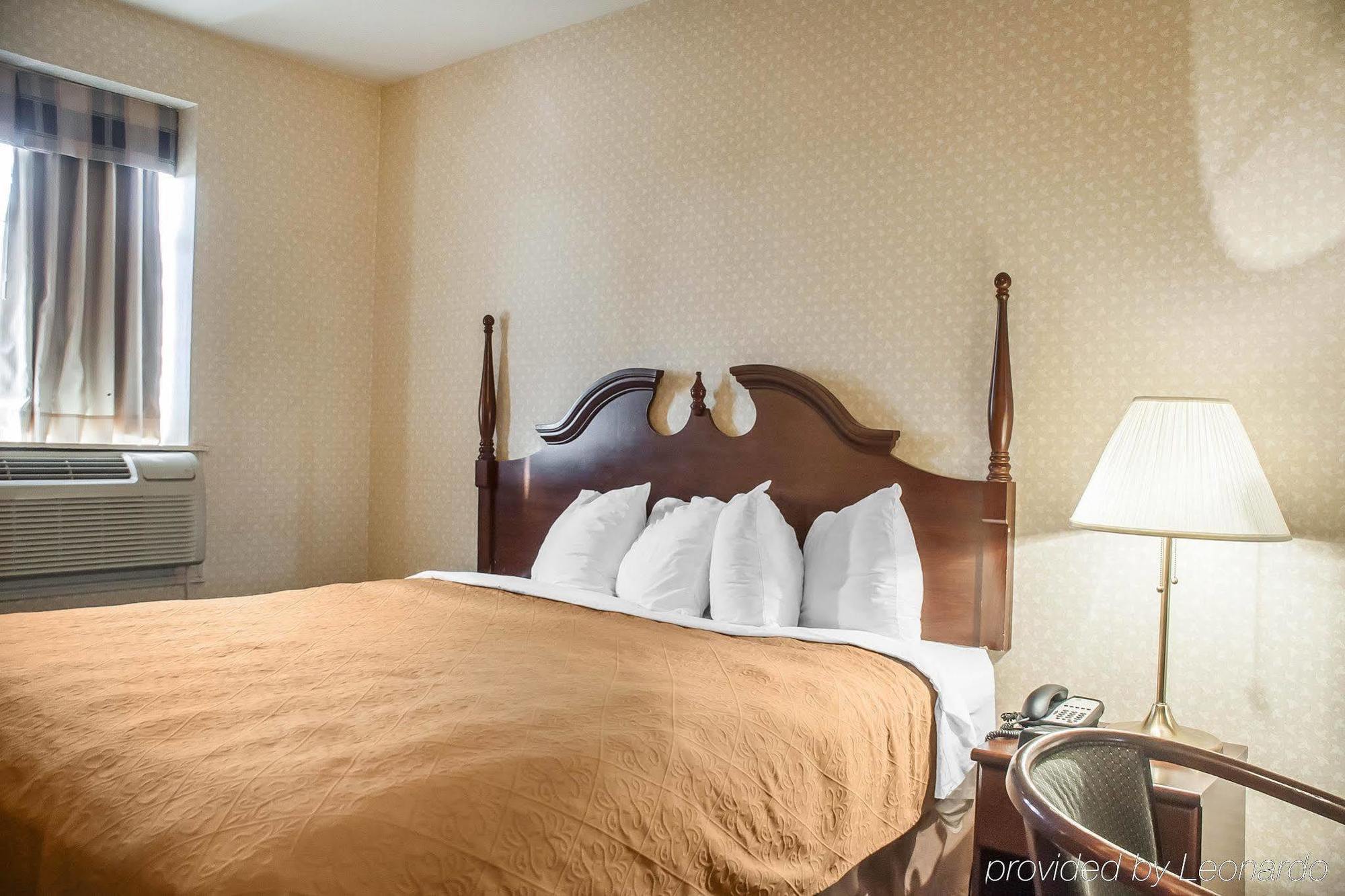 The Champlain Waterfront Hotel Ascend Hotel Collection Orillia Eksteriør billede