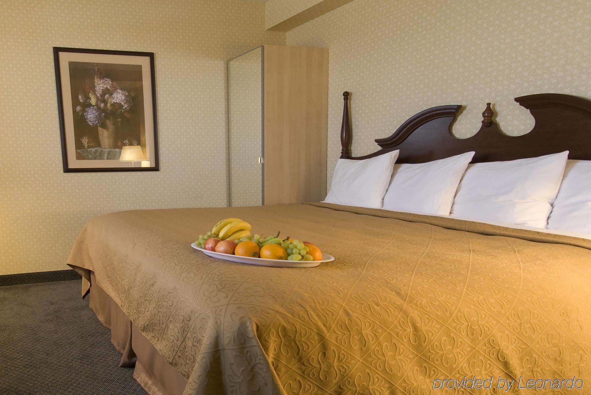 The Champlain Waterfront Hotel Ascend Hotel Collection Orillia Eksteriør billede
