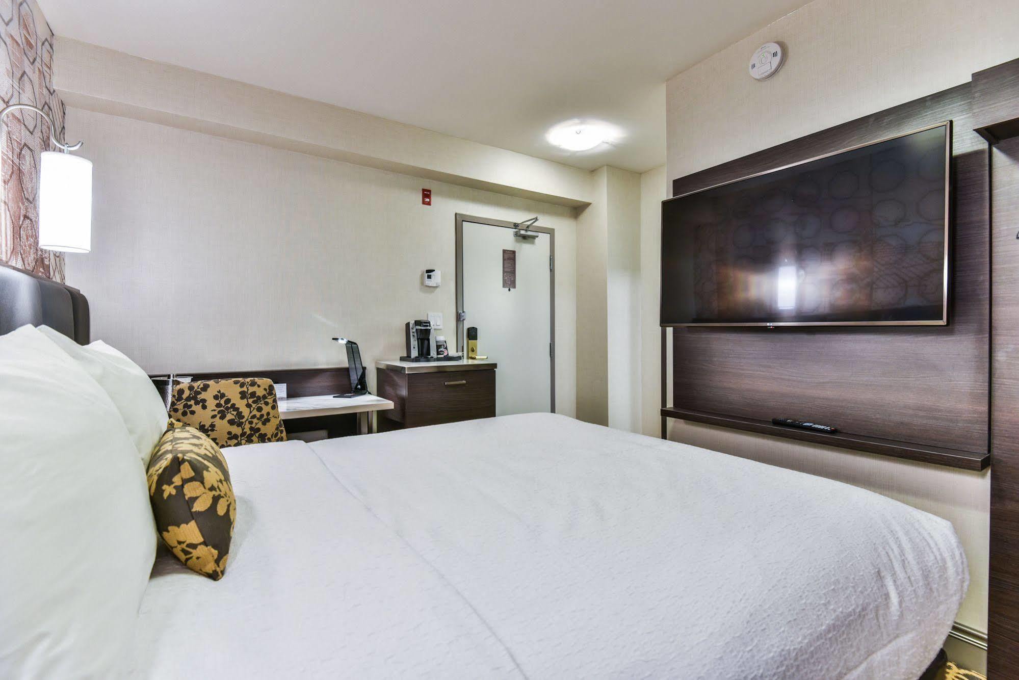 The Champlain Waterfront Hotel Ascend Hotel Collection Orillia Eksteriør billede